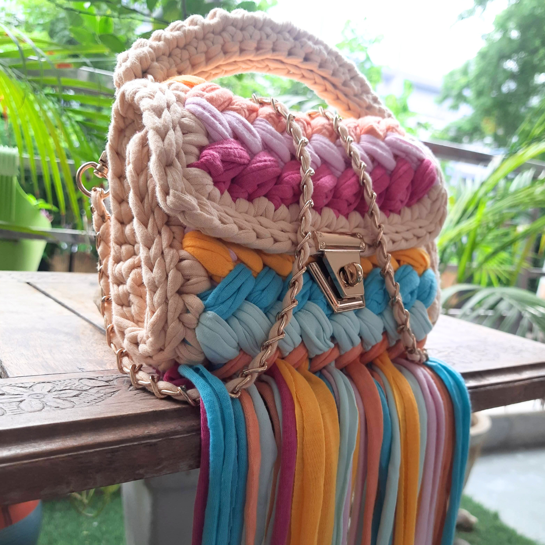24 Free Crochet Bag Patterns for Beginners | FaveCrafts.com
