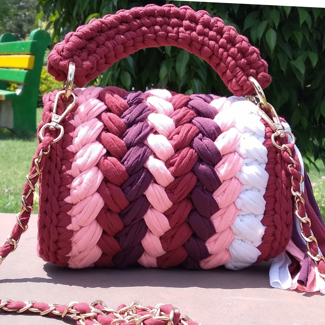 Ladies Lightweight And Waterproof Stylish Fancy Pink Leather Hand Purse  Design: Classy Design at Best Price in Noida | Sara Creation Inc.